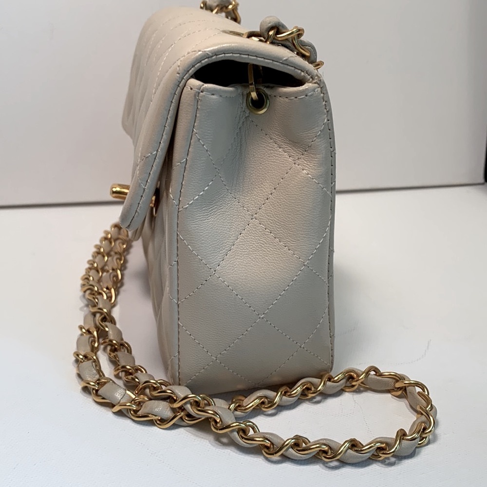 CHANEL Vintage ⭐️ Very RARE 24k Real Gold Soft Beige Flap 2.55 Quilted Bag HW - Picture 6 of 16